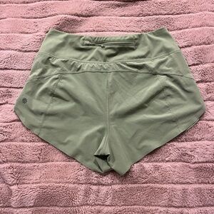 athleta run with it 3.5” shorts